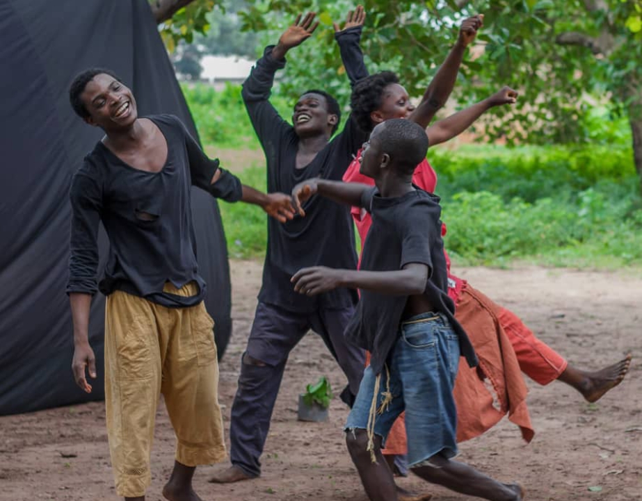 Au-delà de la scène : repenser le théâtre comme outil mesurable de transformation&nbsp;sociale